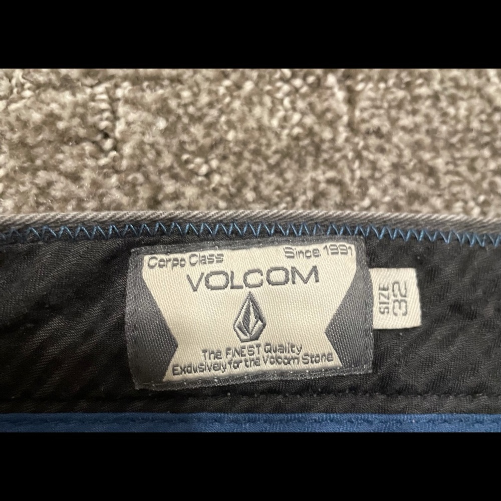 Volcom Distressed Shorts - Picture 4 of 4
